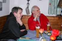 Florian und RM geduldig in der Warteschleife: "also, dass woischd Reinhold: dr' Roschtbrata muss bald komma!"