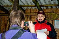 OWA-Instruktionen mitten im Wald in einer Schutzhütte: Rudis Begrüßungsrede