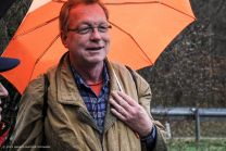 Jürgen, unser Feldprälat i.D. lässt endlich die tropfnasse Katze aus dem Sack: "Also Leutla, dass ihrs wissed - Ihr werdet heut von mir alle heilig gsprocha!"