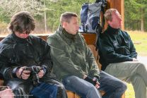 Udo muss seine Fotos checken, Florian und Otto finden Rudis ausschweifende Rede interessant