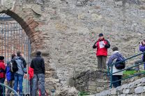 Startfreigabe für Rudis Begrüßungs-Palaver: "he Leut - i han mein Zettl mit'm Text wieder gfonda - mir könnad afange!"