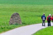 interessantes Fotomotiv: Ein mystischer Steinkegel am Weg