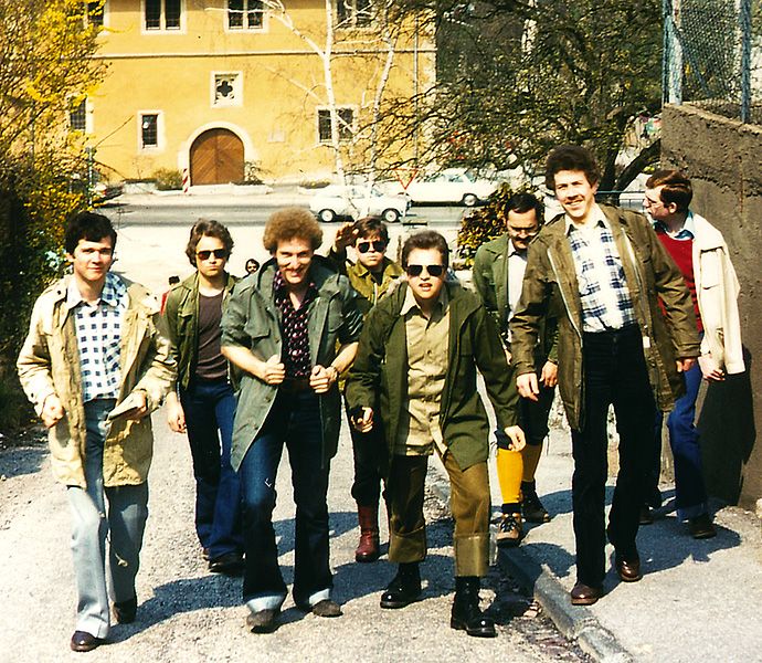 9 kampfbereite OWA-Krieger vor ihrem hochgefährlichen Einsatz im Enztal