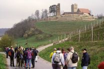Wir erreichen die Burg Neipperg