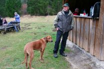 ...mit seinem Herrchen Hans - der hat heute seinen nichtbellenden Bello dabei