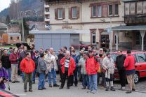 Bahnhof in Oppenau: Versuch 41 OWA-Teilnehmer für ein Gruppenfoto zu motivieren
