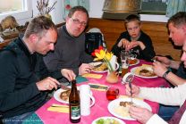 Es ist wieder mal ein fulminantes Mittagsgelage im Gasthaus "Zur Rose" in Mühlhausen