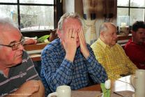 OWA-Feldprälat Jürgen ist entsetzt: "ach du Scheiße, jetzt han i unterwegs au no mei silbernes Weihrauchfass irgendwo liega lassa..."