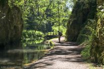 Mitten im Glastal - Stille und nur das Fließen des Wassers (Foto: Albwanderung 2016 mit meinem Freund Werner Braun ✝︎)