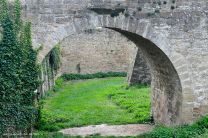 dicke Mauern umgeben die Ravensburg