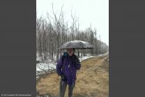 OWA-Sauwetter: mit Schirm und kalten Füßen geht Hartmut Jürgens Heiligsprechung sowas am A.... vorbei