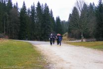 Die ersten treffen am Grillplatz mit Schutzhütte an der Hayinger Brücke ein
