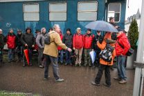 Vor OWA-Start am alten Bahnhof in Donzdorf - wir sind gespannt: Ehren-Feldprälat Jürgen hat neue päbstliche Anweisungen dabei...