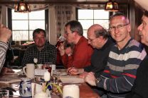 Erich - Edgar - Norbert und Kurti beim Ausfüllen der OWA-Teilnehmer Liste