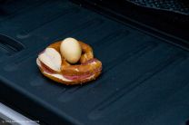 bevor es losgeht: Udos Zweitfrühstück ist schon griffbereit