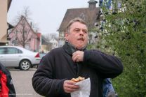 Thomas - beim 2. Zweit-Frühstück: "i muss was em Ranze han, sonscht kann i net soweit laufa!"