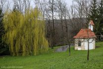 eine kleine Kapelle in der Nähe des Scharfenhofs (Hofladen) beim Abstieg zurück nach Donzdorf