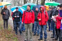 Hier begint Udos Foto-Reportage: erste Rast mit OWA-Begrüßungsrede mitten im Wald